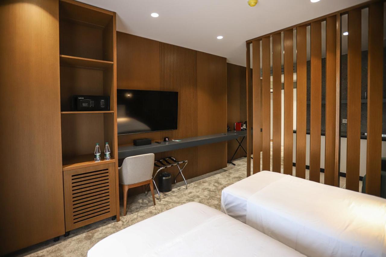 Urbanin Apartment & Hotel Tiranë Ngoại thất bức ảnh