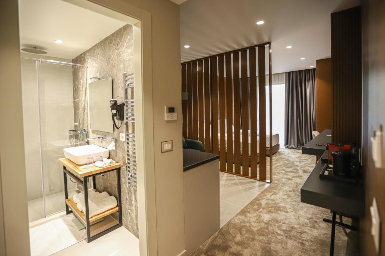 Urbanin Apartment & Hotel Tiranë Ngoại thất bức ảnh