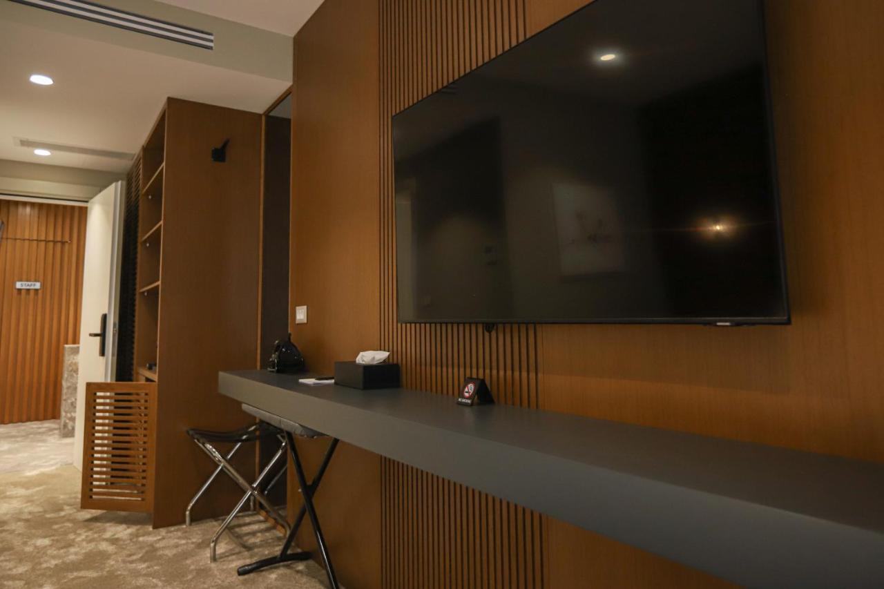 Urbanin Apartment & Hotel Tiranë Ngoại thất bức ảnh