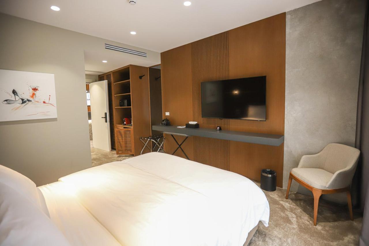 Urbanin Apartment & Hotel Tiranë Ngoại thất bức ảnh