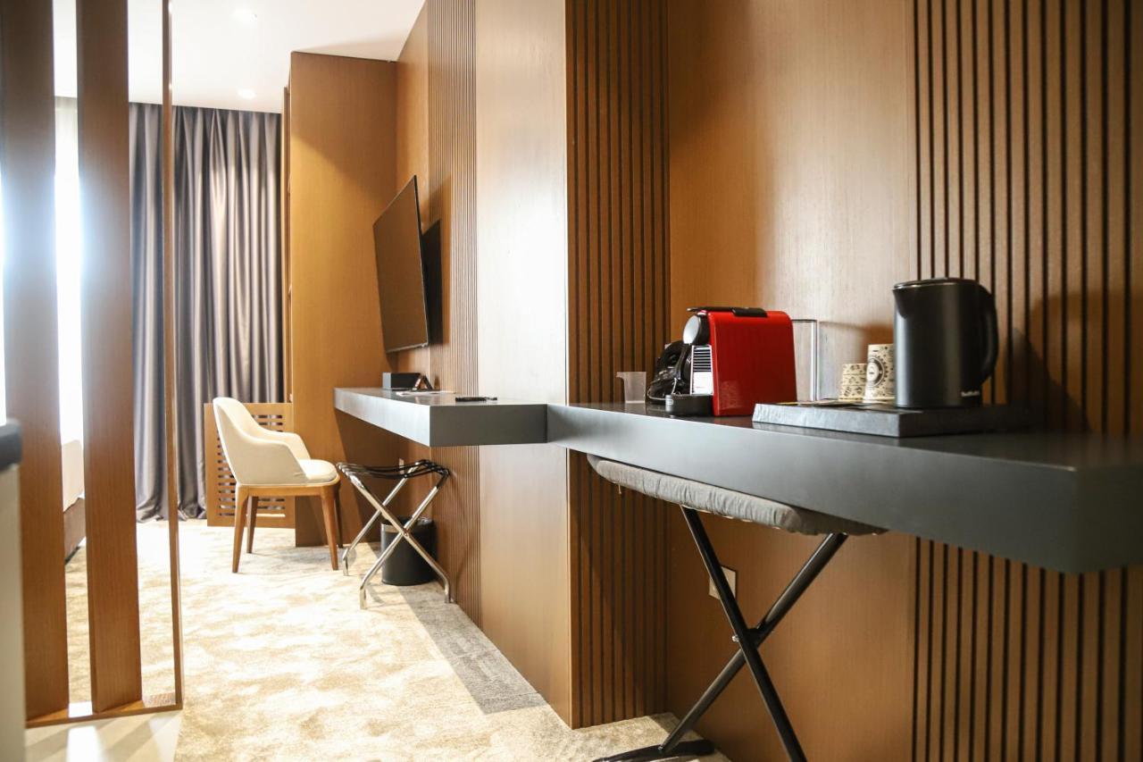 Urbanin Apartment & Hotel Tiranë Ngoại thất bức ảnh